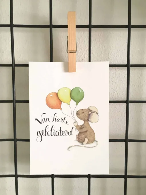 Anillustration Ansichtkaart Muis met drie ballonnen vast